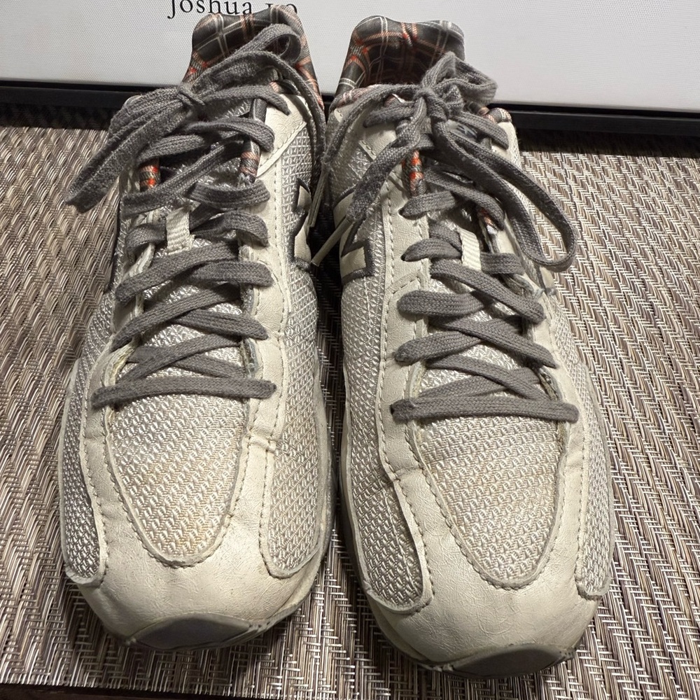 New Balance Gray Athletic Shoes Women SZ 8.5 Box 7